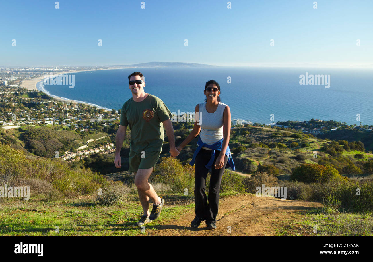 Paar Wandern in den Santa Monica Mountains in Südkalifornien Stockfoto