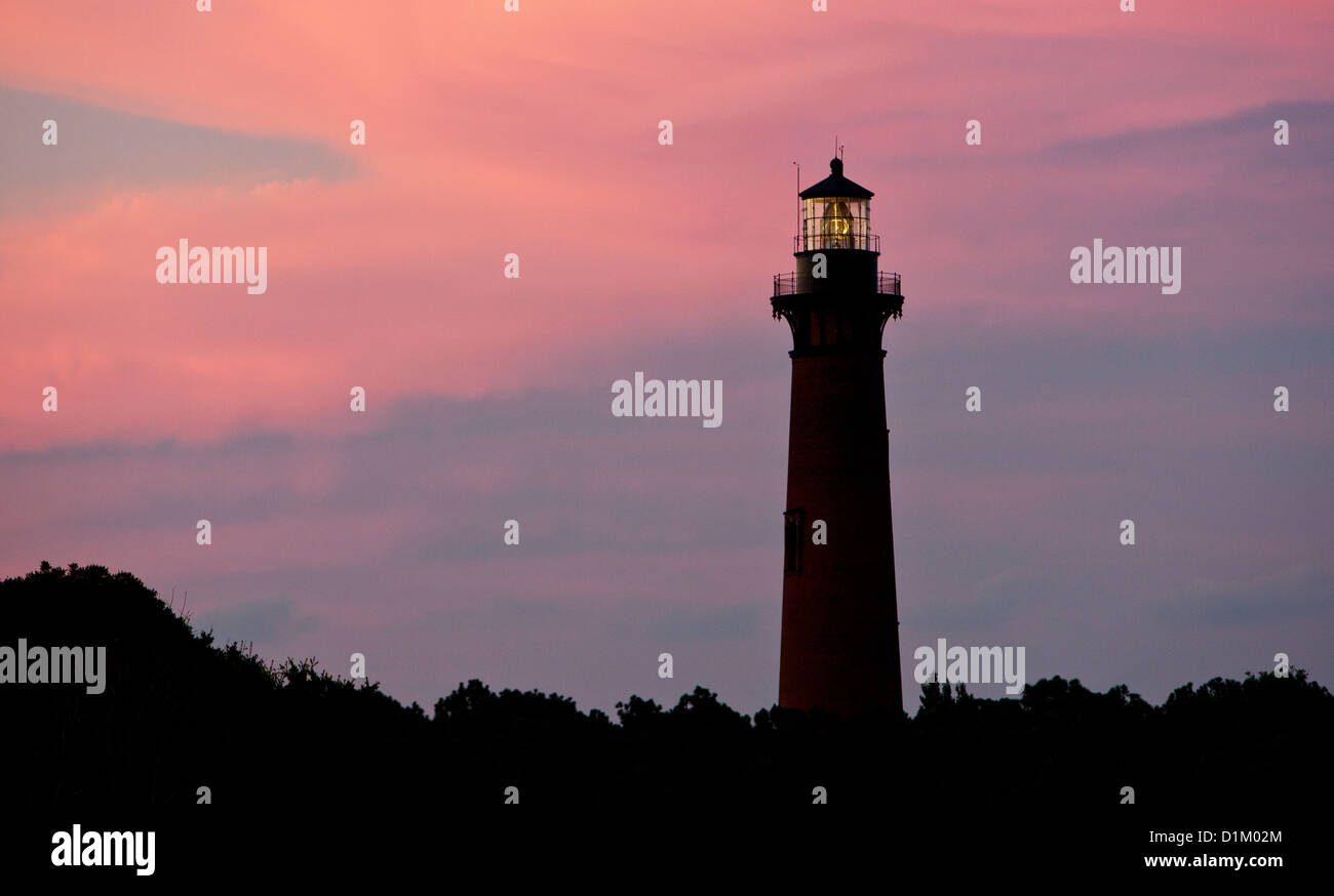 Juli 2008: Corolla Leuchtturm in der Abenddämmerung in Corolla North Carolina. Stockfoto