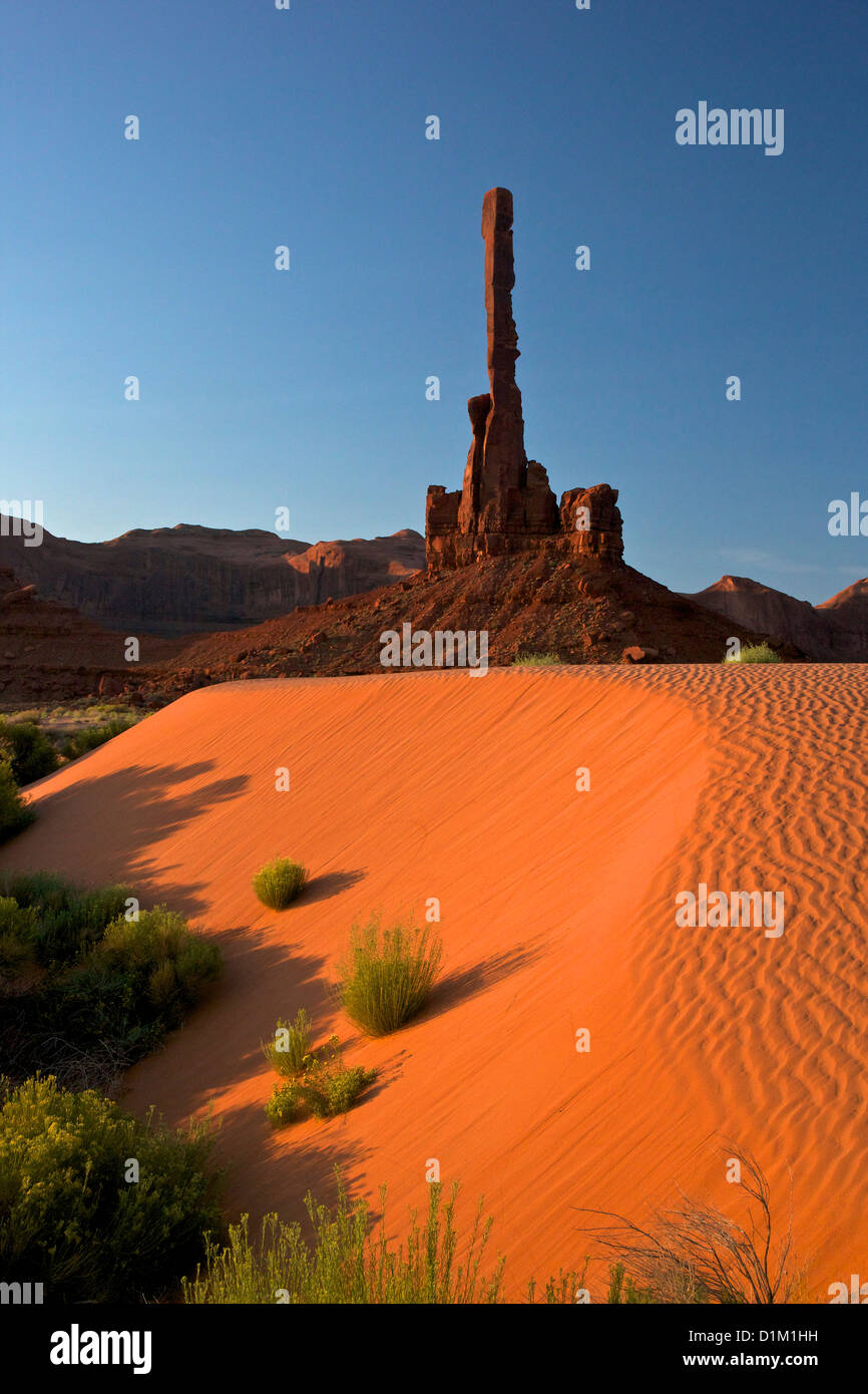 Totempfahl in der Morgendämmerung, Monument Valley Navajo Tribal Park, Utah, USA Stockfoto