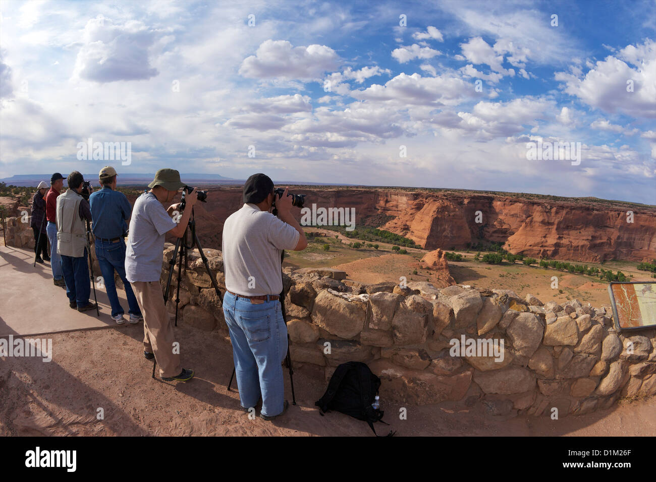 Hobby-Fotografen mit Stativen, Junction Overlook, Canyon de Chelly National Monument, Arizona, USA Stockfoto
