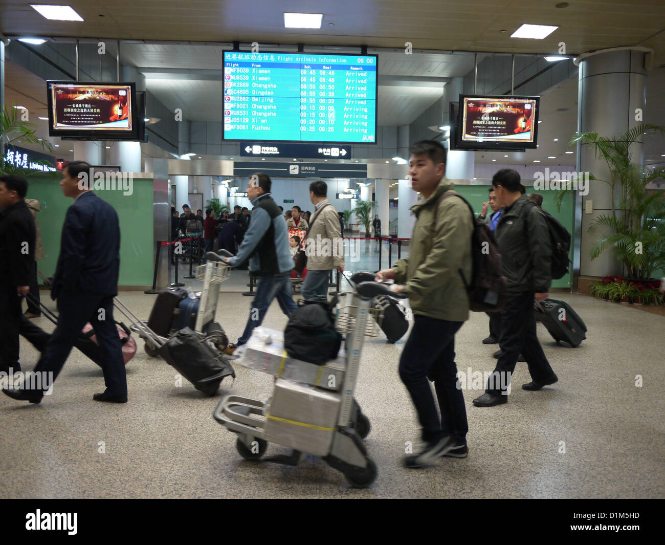 Flughafen Passagiere Reisende chinesische Gepäck Stockfoto