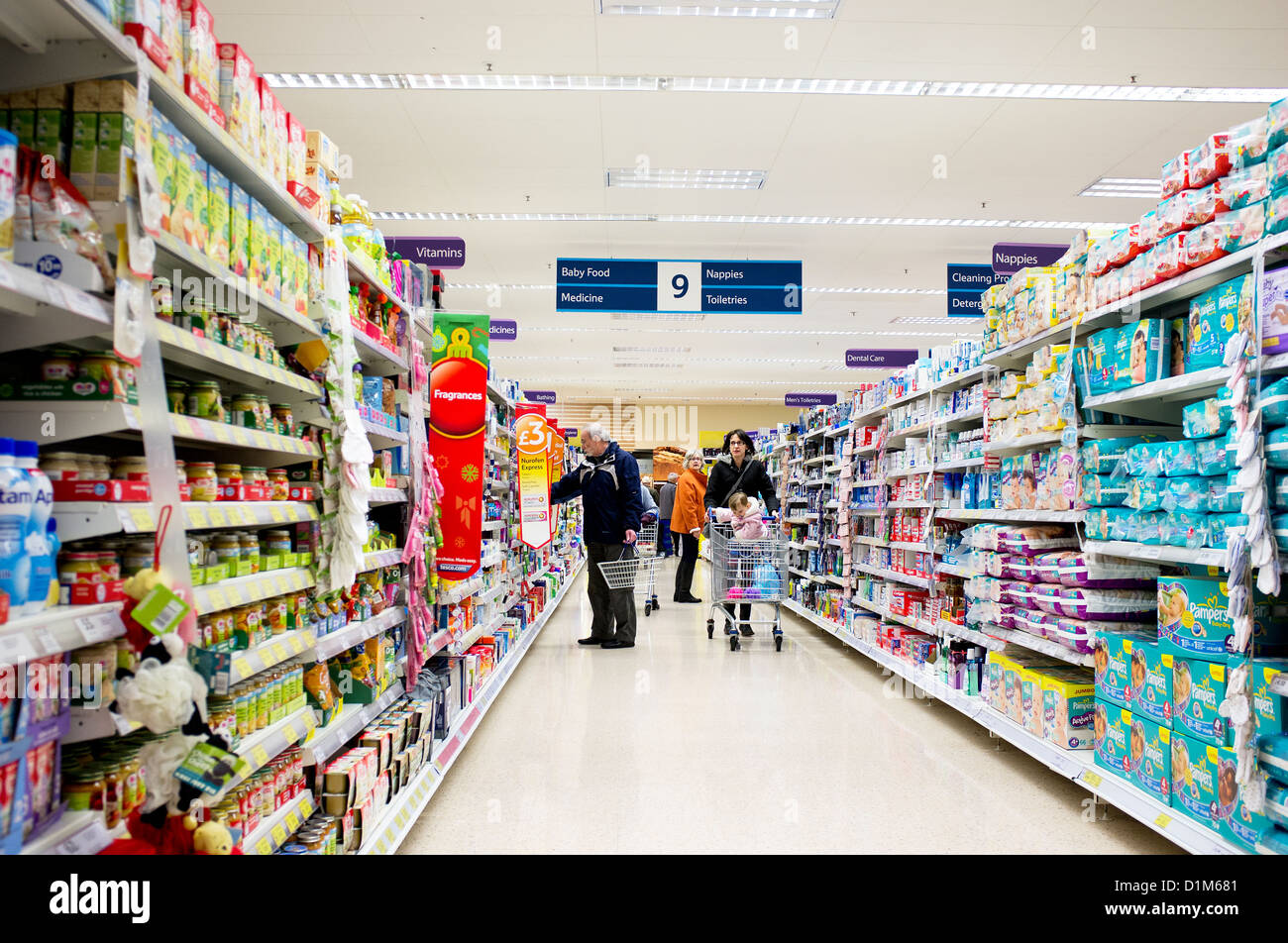 Einkaufen in einem Supermarkt Stockfoto