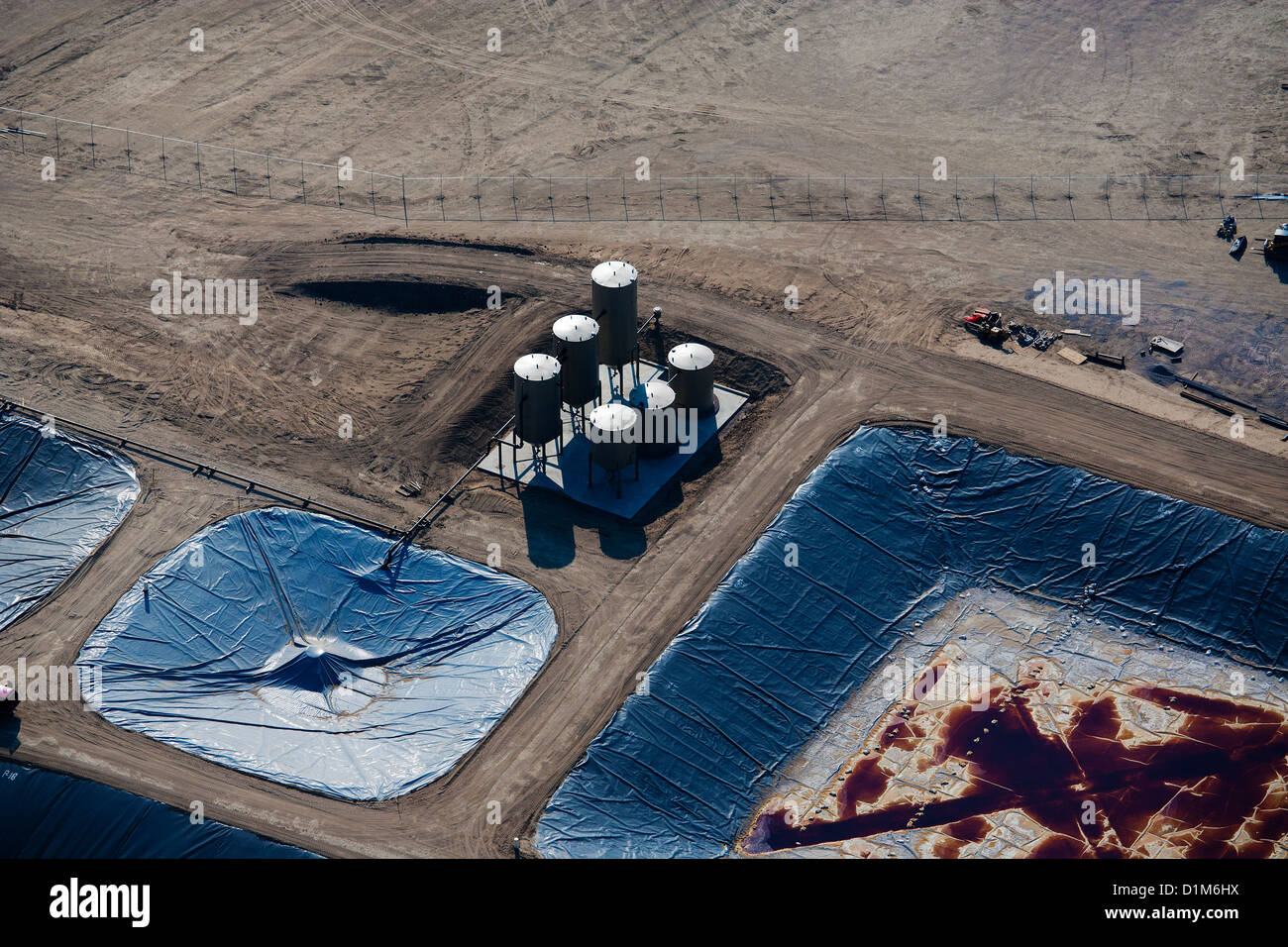 Luftaufnahme Membran hydraulische fracturing Abwasser Entsorgung Verdunstung Teiche südlichen Wyoming Stockfoto
