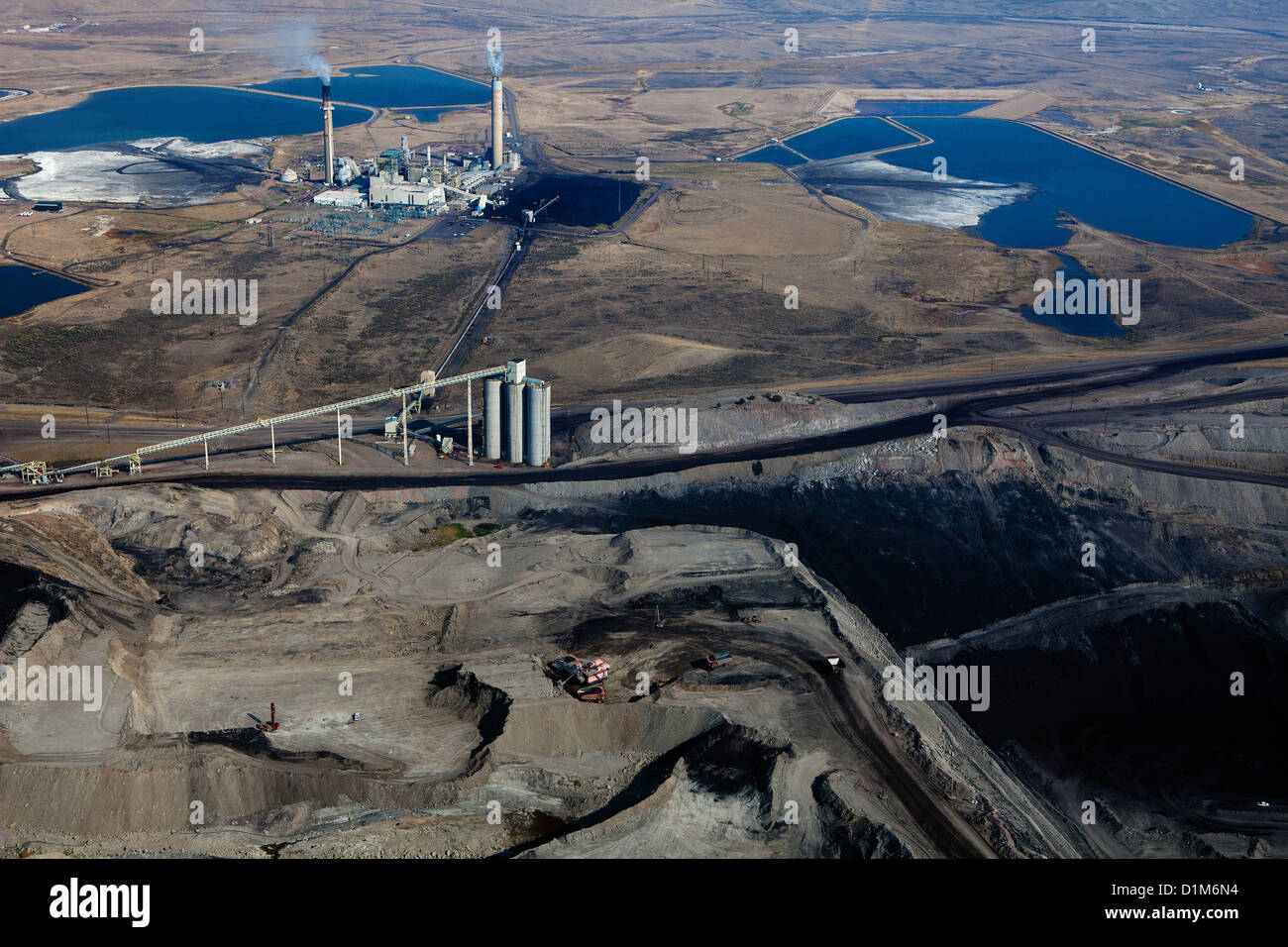 Luftaufnahme Westmoreland Coal Company Kemmerer Mine mit Naughton Kraftwerk, Kemmerer, Wyoming Stockfoto