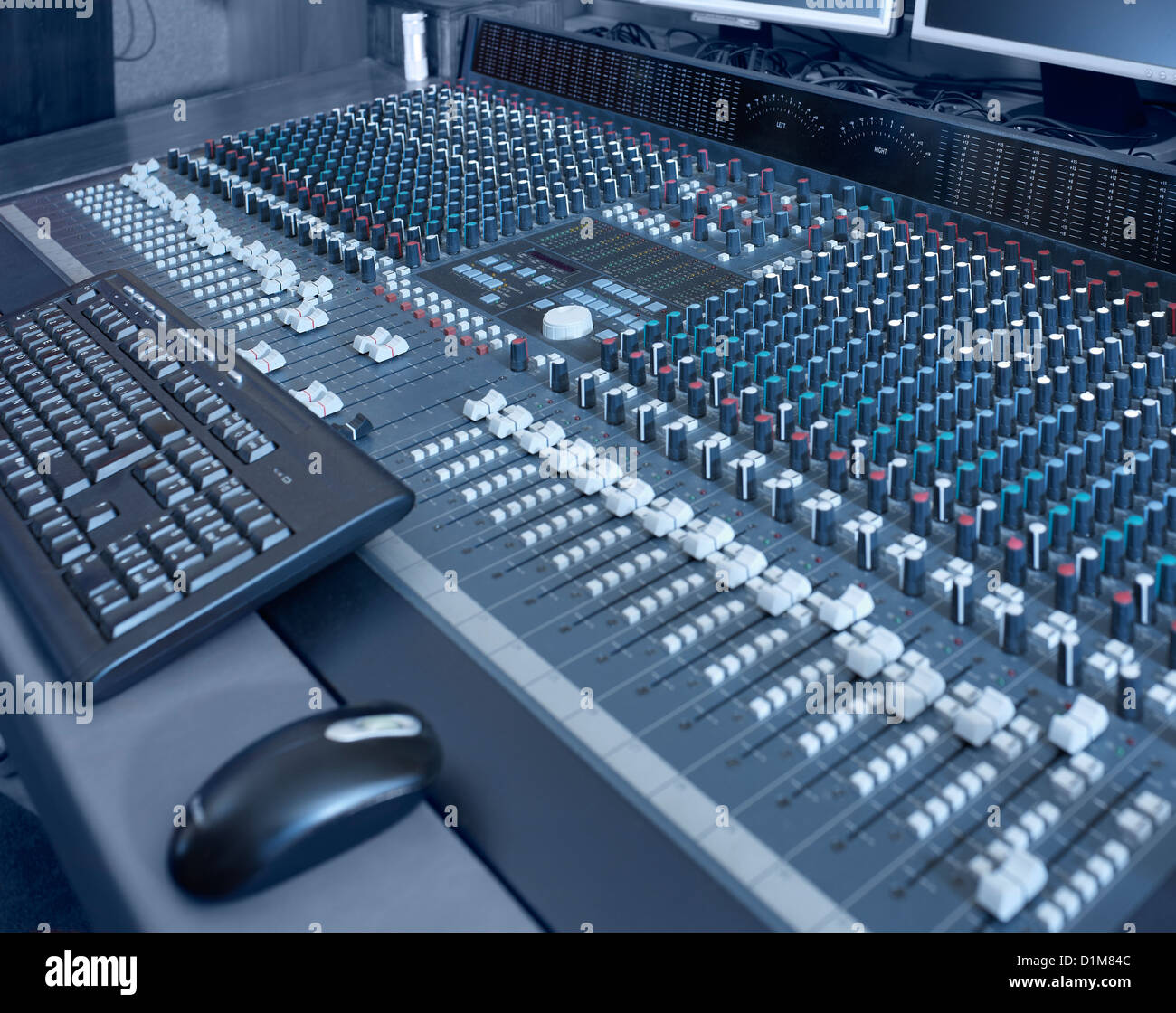 blau getönten Bild eines Soundboard-Details Stockfoto