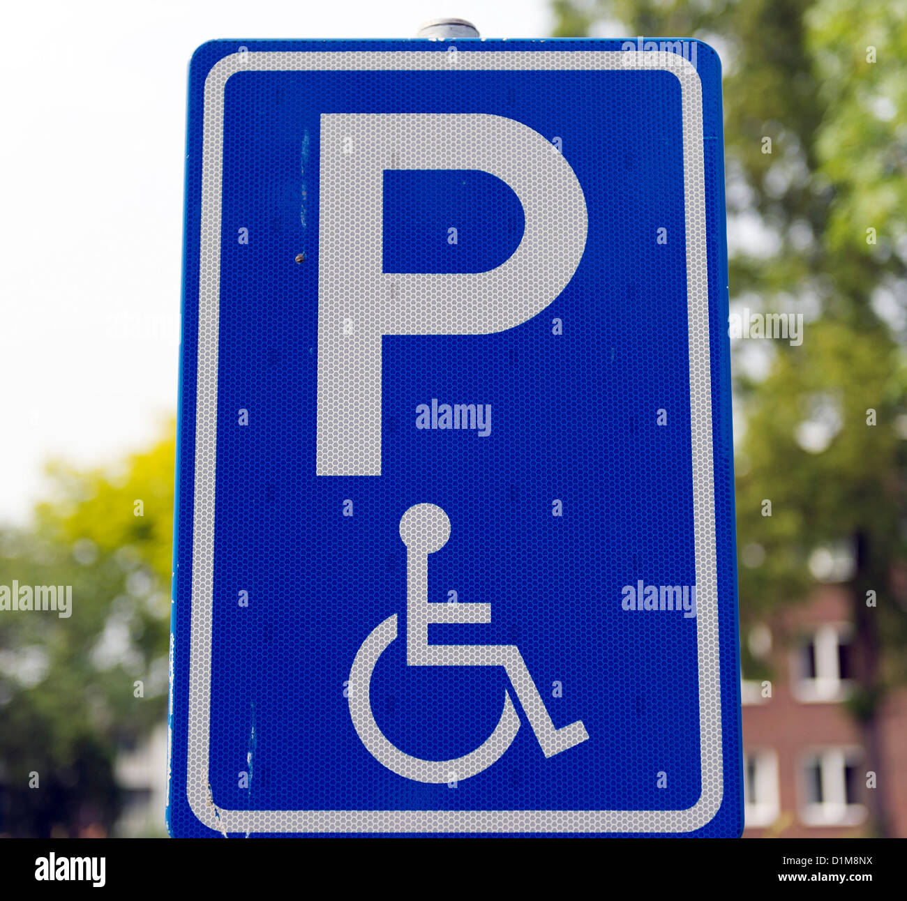 Parkplatz Schild für Menschen mit Behinderungen Stockfoto