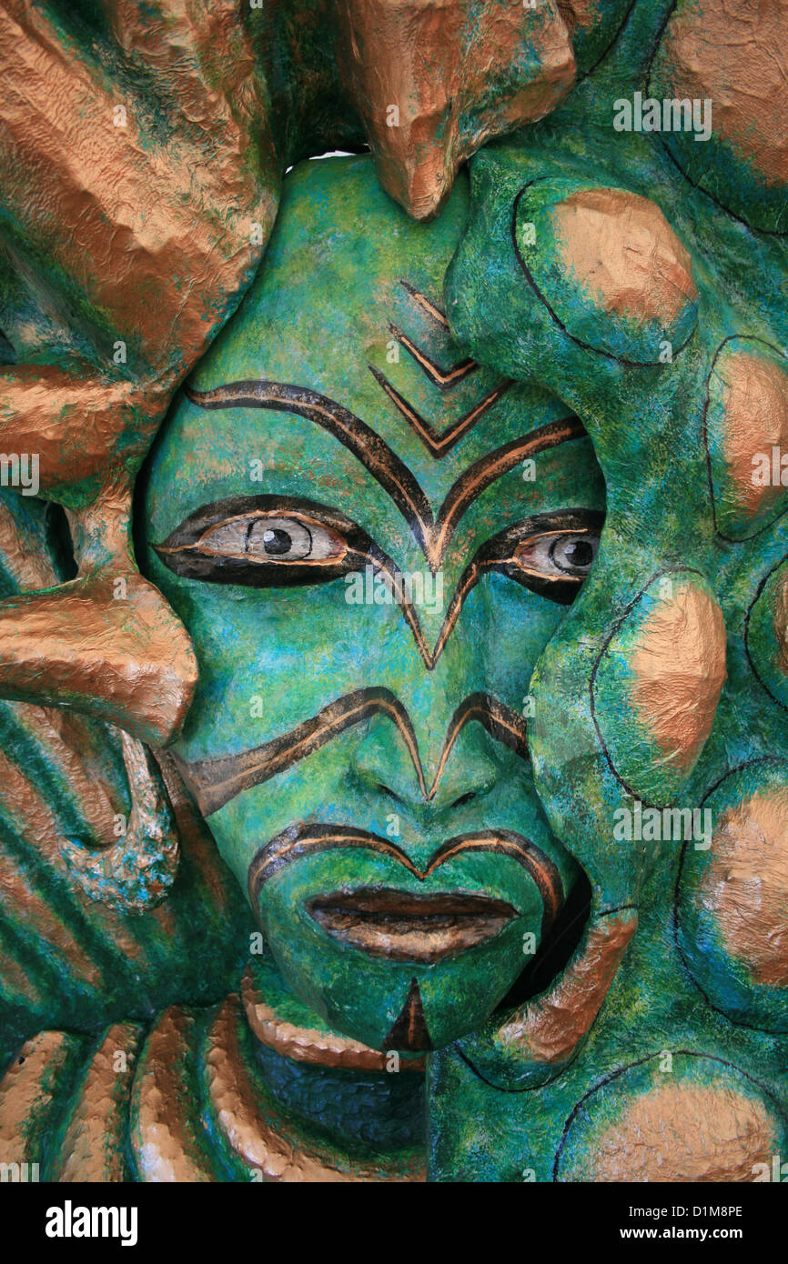 Maske aus Draht und Papier aus Trinidad & Tobago ausgestellt am Panorama-Festival in London Stockfoto