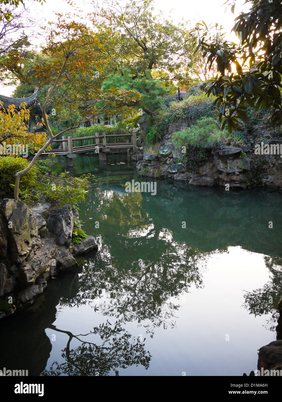 asiatische Natur Garten Schönheit Teich Zen Oriental friedliche ruhige natürliche Stockfoto