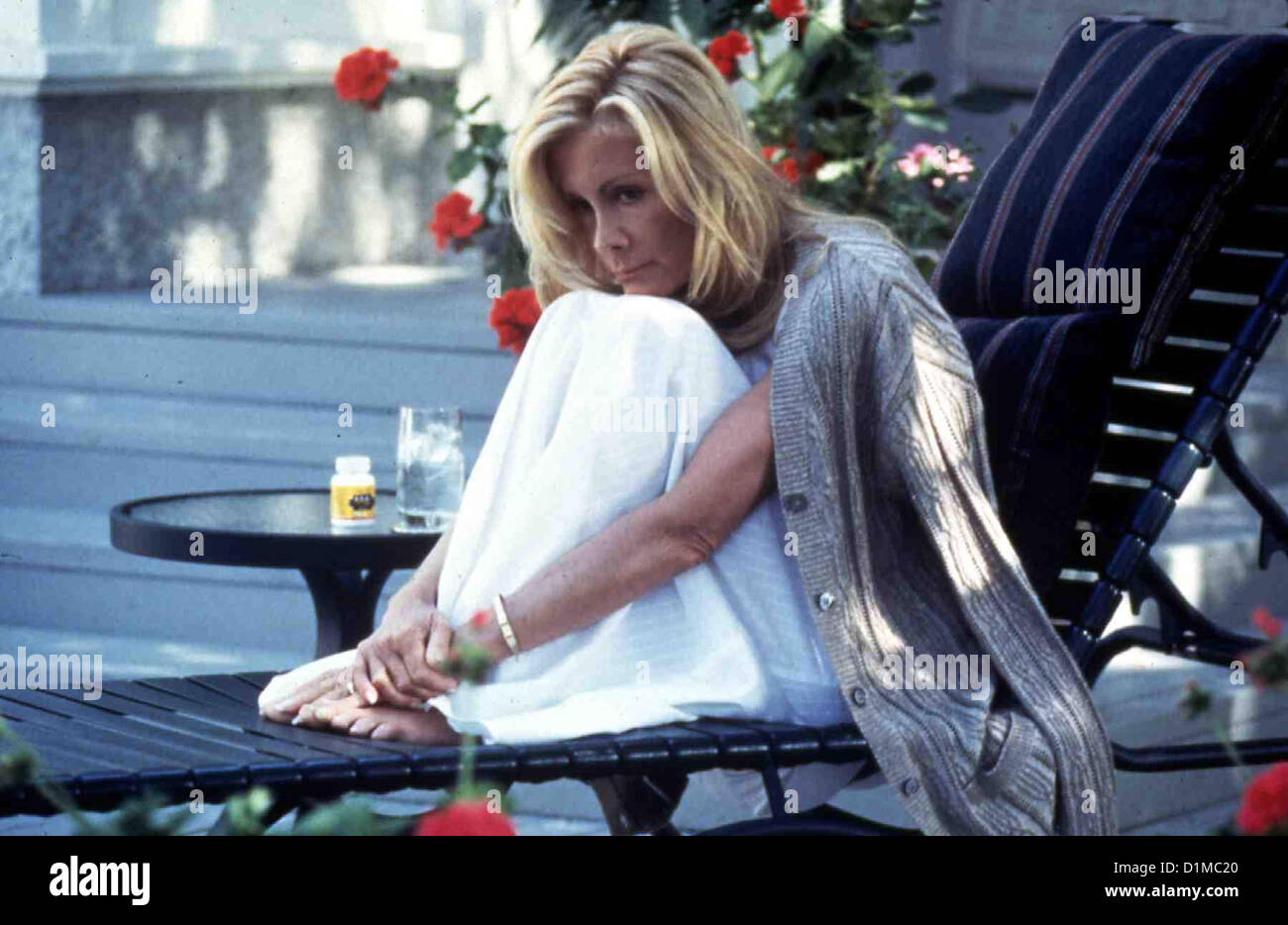 Willenlos: Eine Frau Unter Hypnose Kult Rettung Joan Van Ark sterben Hausfrau Nora McGill (Joan Van Ark) fühlt Sich zunehmend Stockfoto