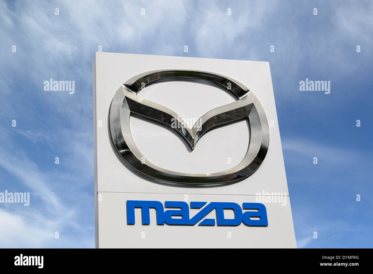 Mazda Schild ein Autohaus. Oxford, Vereinigtes Königreich. Stockfoto