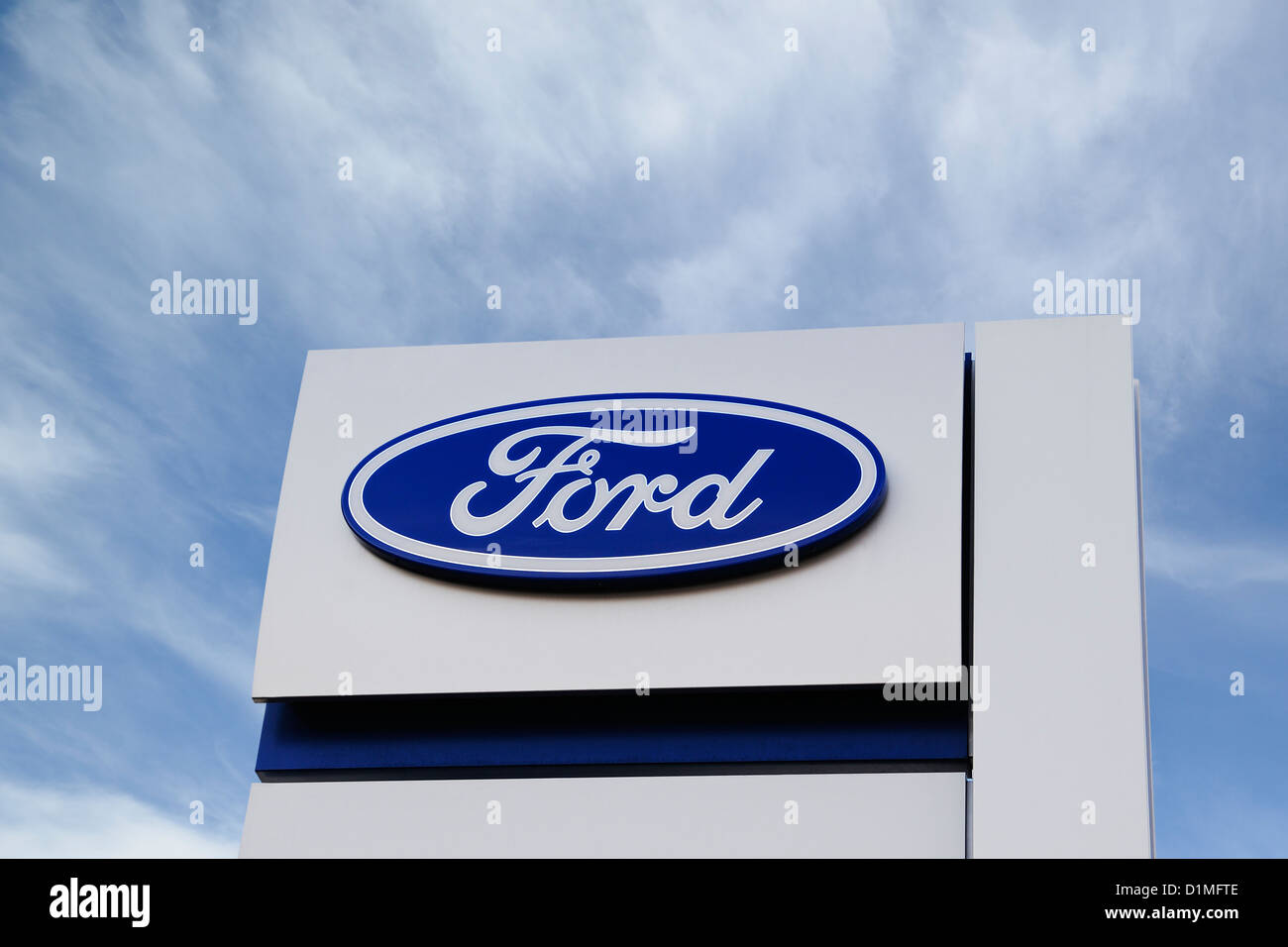 Ford Schild ein Autohaus. Oxford, Vereinigtes Königreich. Stockfoto
