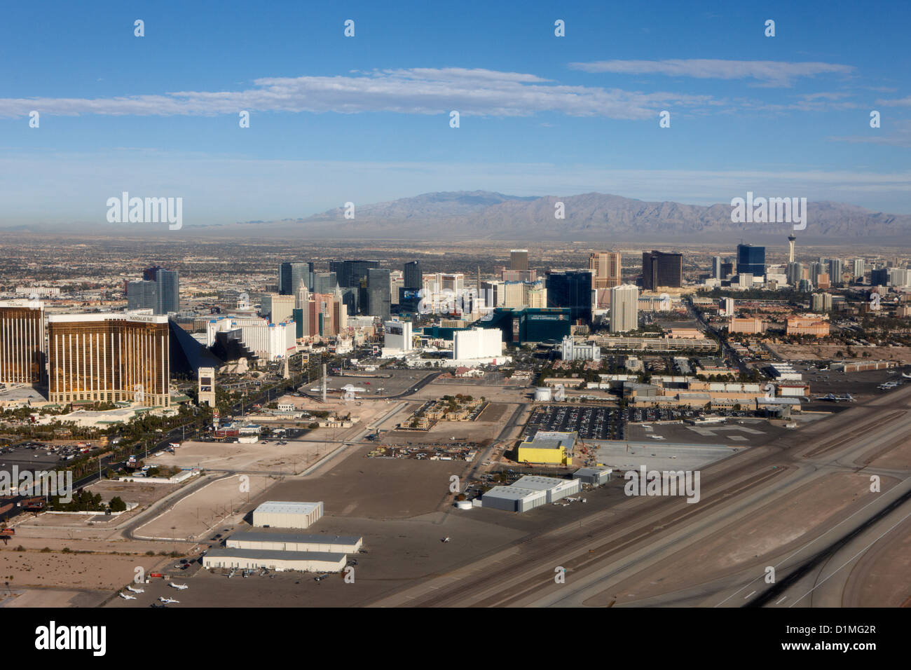 Luftaufnahme des Las Vegas Strip und Mccarran Landebahnen Nevada USA Stockfoto