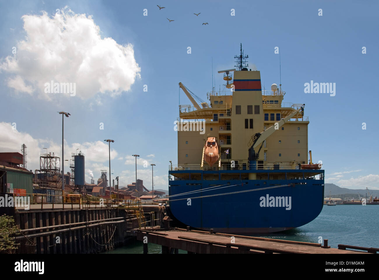 Frachtschiffe festgemacht in Port Kembla Harbour, New South Wales, Australien Stockfoto