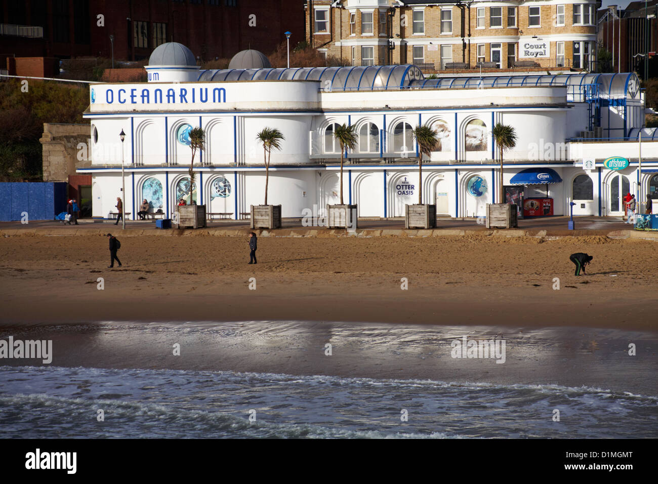 Ozeanarium und Strand von Bournemouth im Dezember Stockfoto