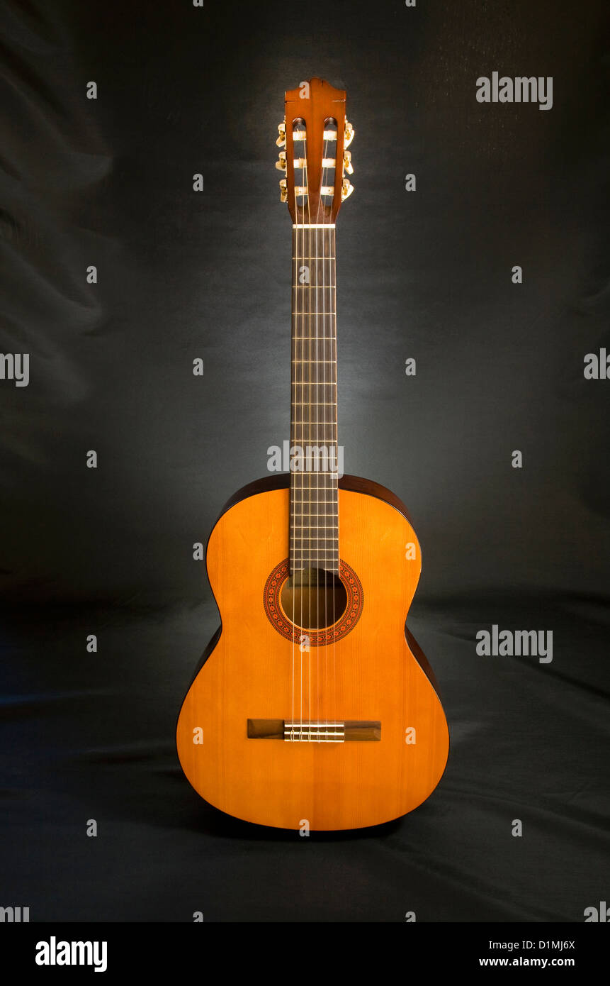 Ein spanischer Stil akustische sechs-Saiten-Gitarre Stockfoto