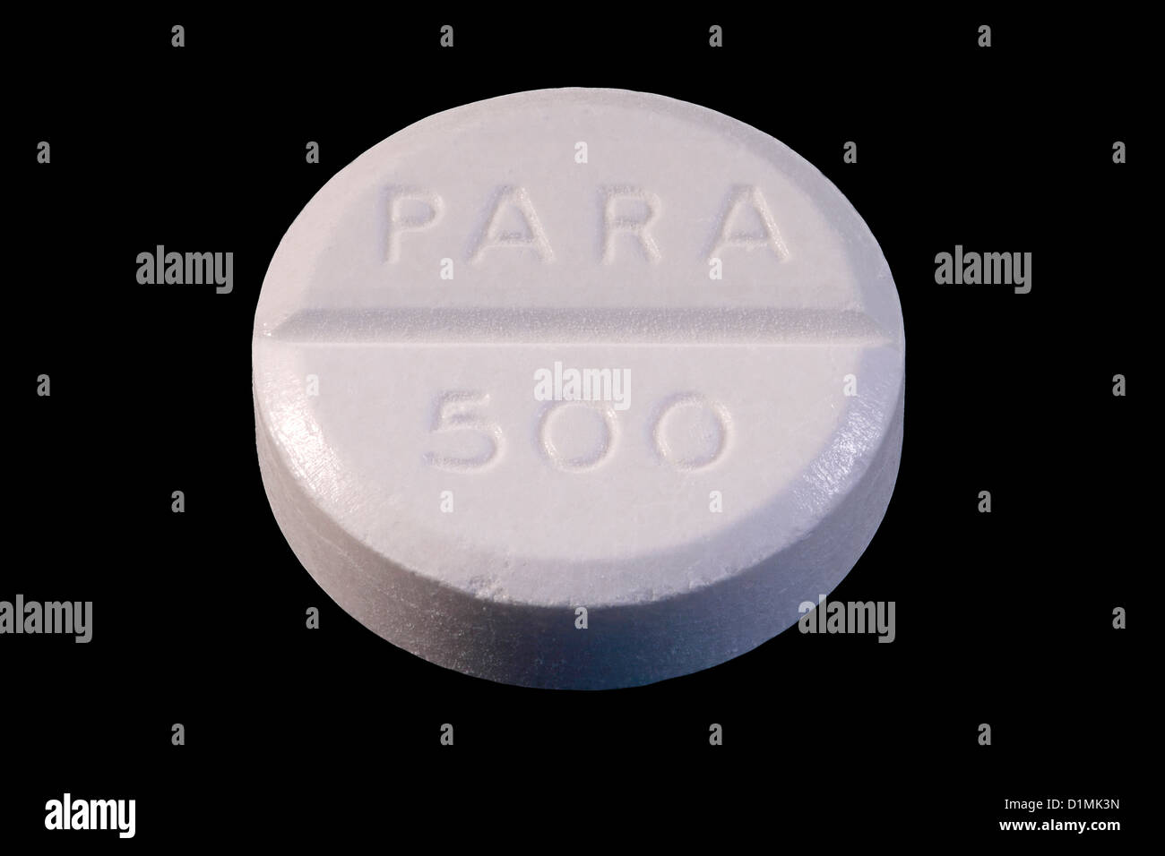 Paracetamol Tablette PARA 500 auf schwarzem Hintergrund isoliert Stockfoto