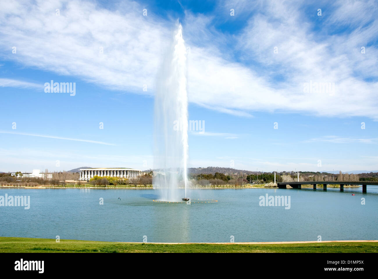 Der Captain Cook Memorial Wasserstrahl vom Lake Burley Griffin, Canberra, Australien Stockfoto