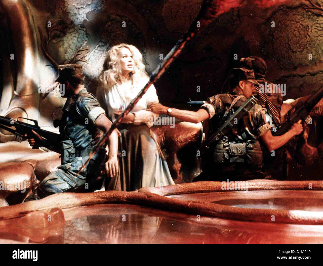 Invasion Vom Mars Invasoren vom Mars Karen schwarzes Linda (Karen Black) *** lokalen Caption *** 1953-- Stockfoto