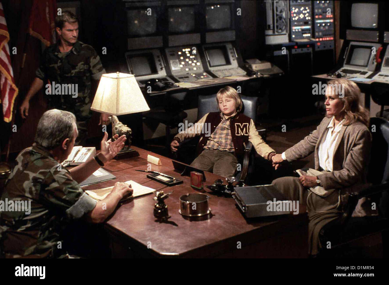 Invasion Vom Mars Invasoren vom Mars James Karen,?, Hunter Carson, Karen Black David (Hunter Carson) Und sterben Schulschwester Stockfoto