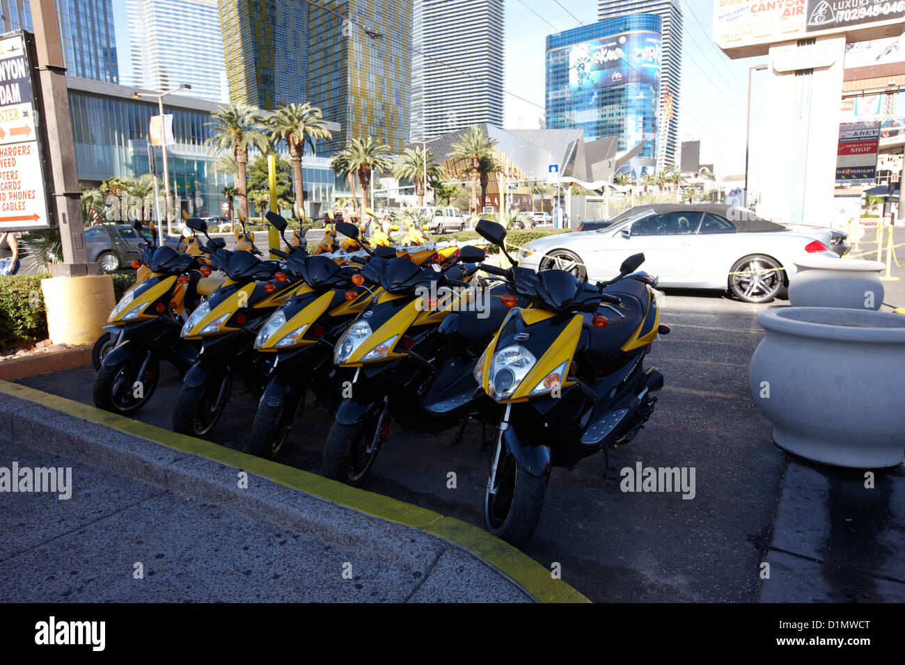 Moto Scooter zu mieten am Las Vegas Boulevard Nevada USA Stockfoto