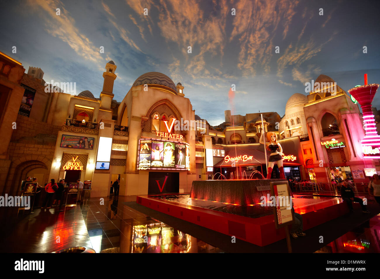 den Miracle Mile Shops mit künstlichen Himmel Decke im Planet Hollywood Casino Las Vegas Nevada, USA Stockfoto