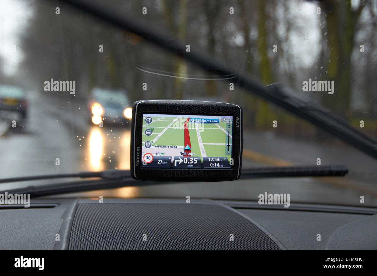 Sat Nav auf dem Bildschirm eines Fahrzeugs in Greater Manchester Stockfoto