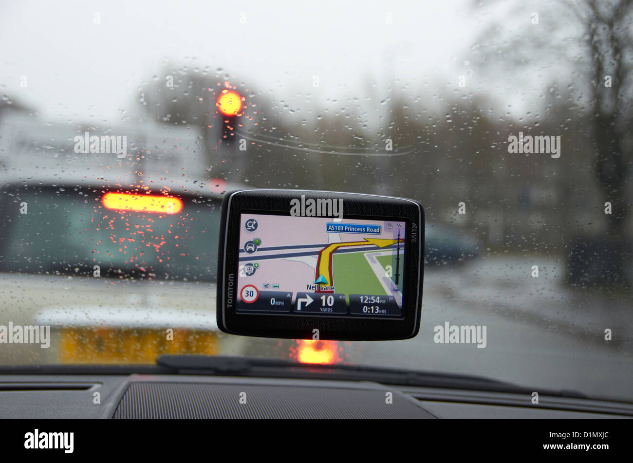 Sat Nav auf dem Bildschirm eines Fahrzeugs in Chorlton, Manchester Stockfoto