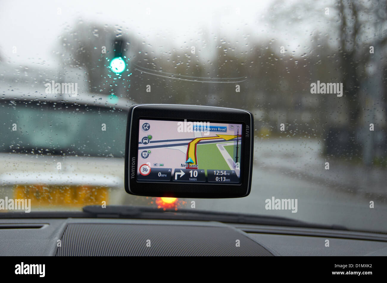 Sat Nav auf dem Bildschirm eines Fahrzeugs in Chorlton, Manchester Stockfoto