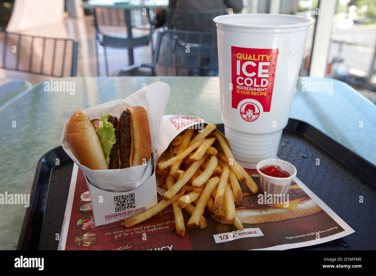 großen Wendys Burger Essen mit großes Getränk und Pommes frites Las Vegas Nevada, USA Stockfoto
