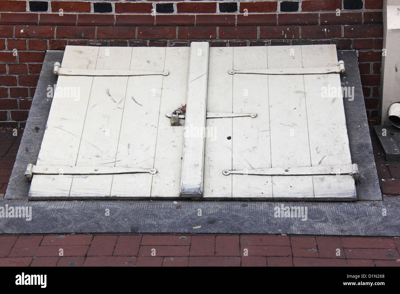 Haus im Kolonialstil Keller Eingang Stockfoto, Bild: 52708496 - Alamy