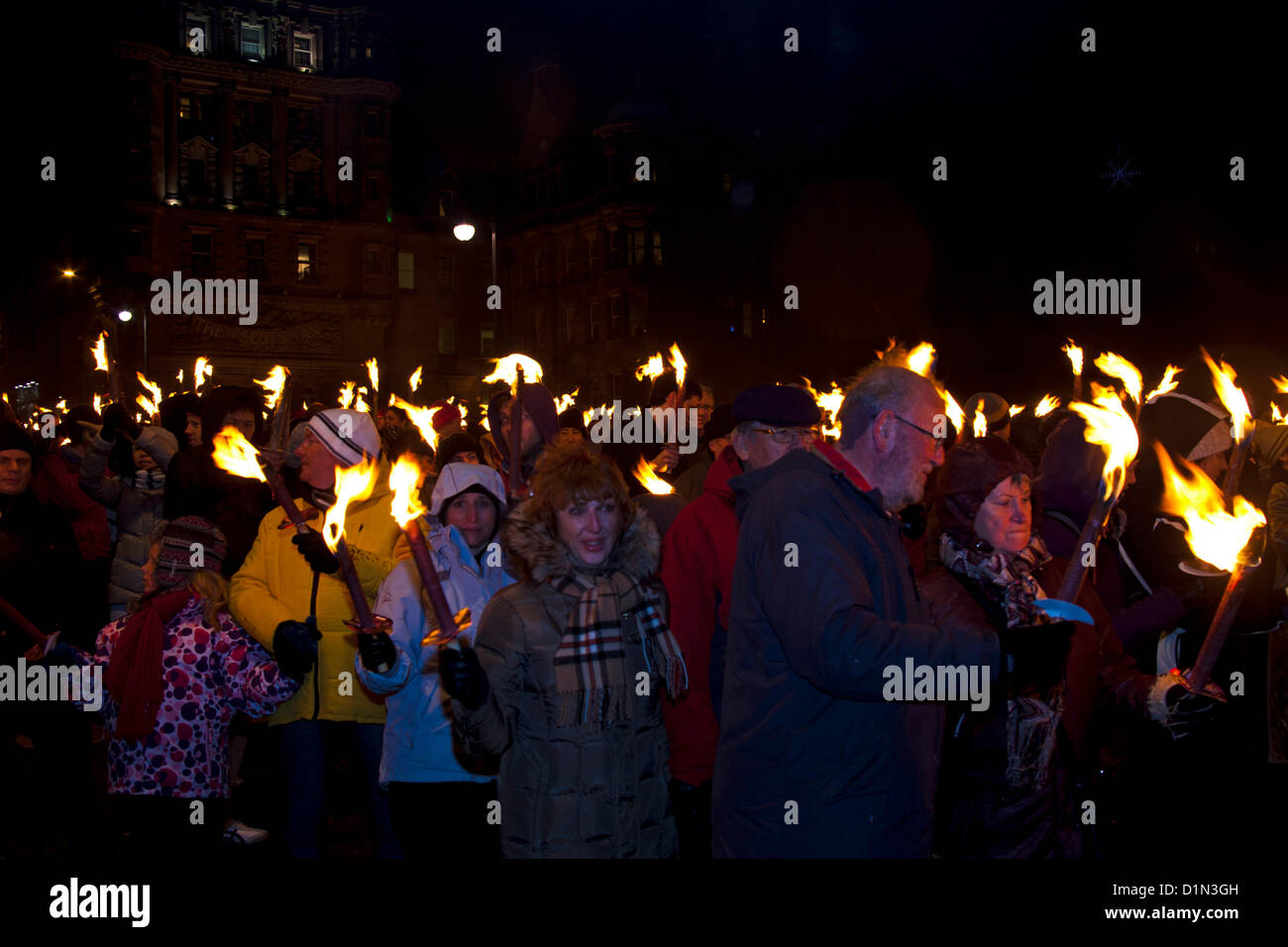 Edinburgh, UK. 30. Dezember 2012.  Fackelzug in Edinburgh, den Beginn der schottischen Hauptstadt 2012 Silvester mit Feuerwerk am Calton Hill Abschluss signalisieren Stockfoto