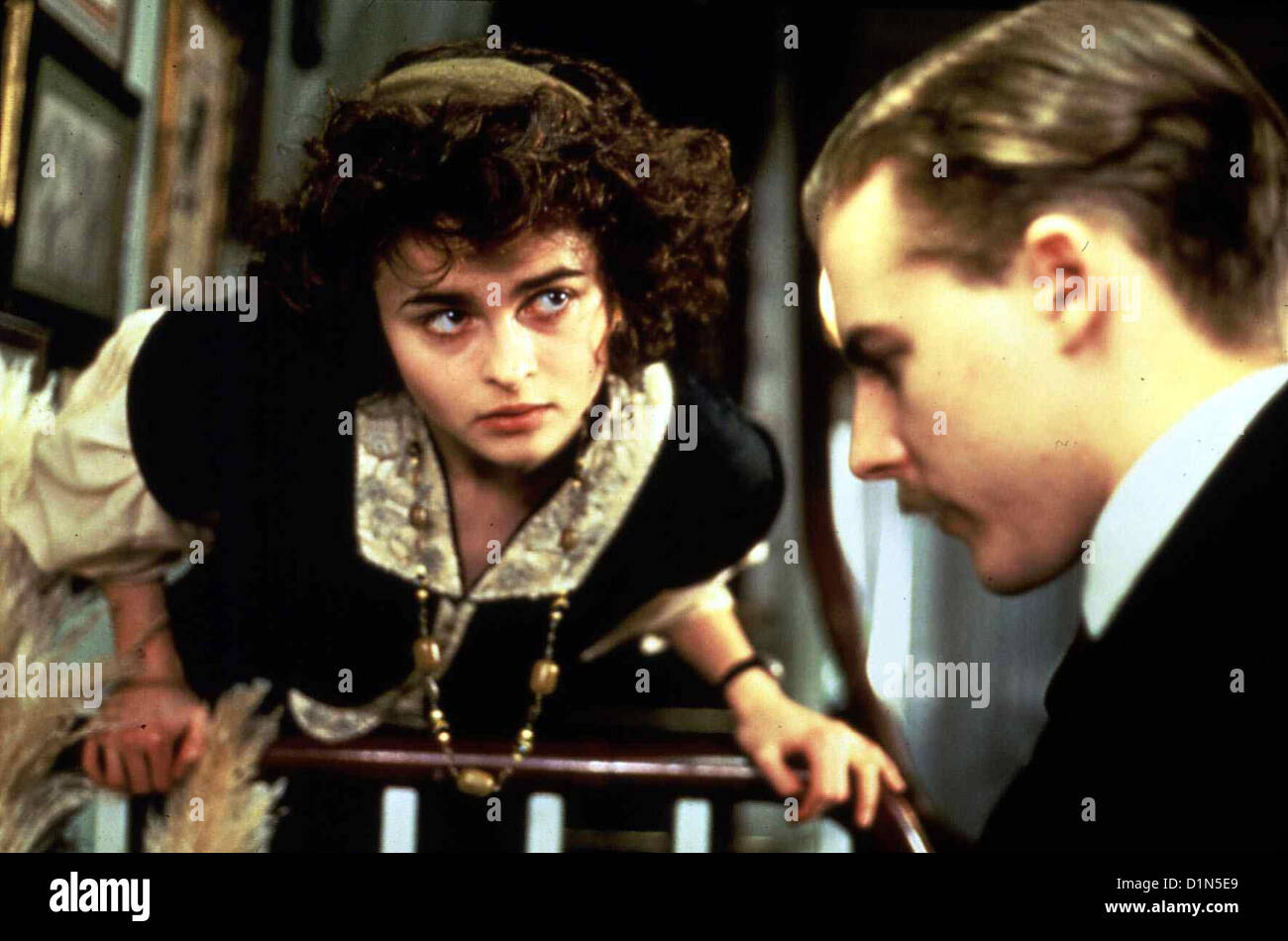 Wiedersehen In Howards End Howards End Helena Bonham Carter, Sam West Helen Schlegel (Helena Bonham Carter) Nimmt Sich des Stockfoto