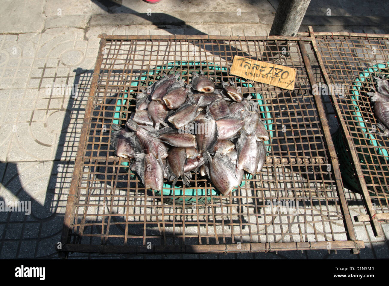 Getrocknete Fische Stall auf Straße in Bangkok, Thailand Stockfoto