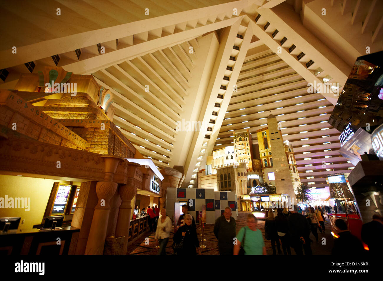 Innenraum der Pyramide im Luxor Resorthotel and Casino Las Vegas Nevada,  USA Stockfotografie - Alamy