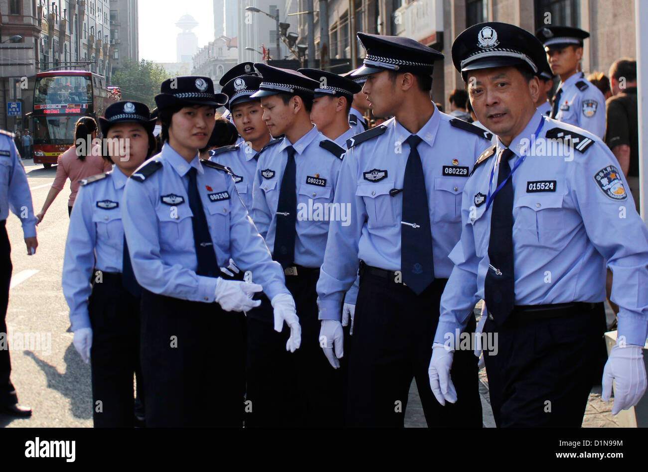 chinesische Polizei Büros organisieren für den chinesischen Nationalfeiertag in shanghai, china Stockfoto