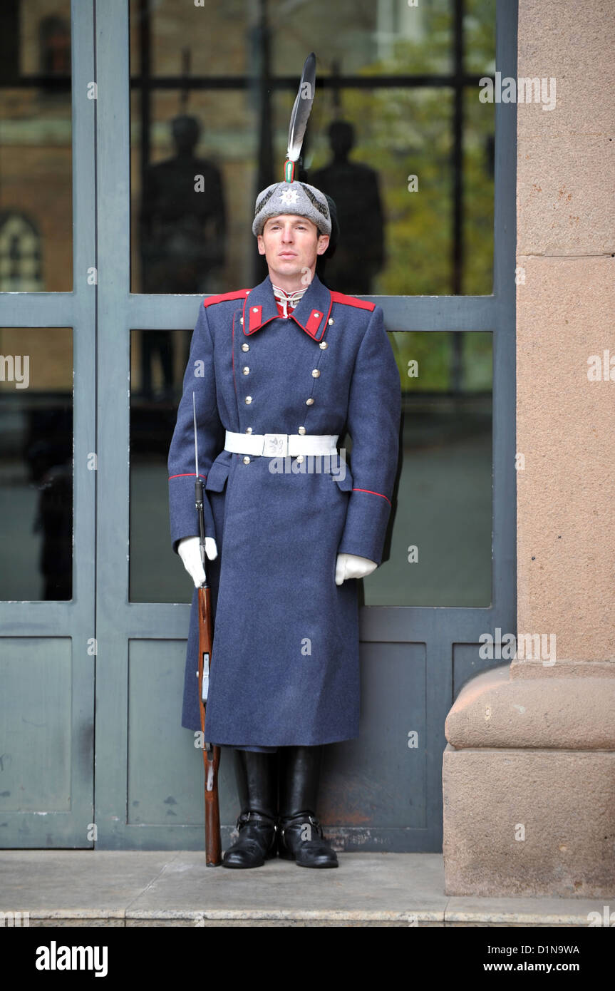 Soldat auf Wache am Büro des Präsidenten in Sofia, Bulgarien Stockfoto