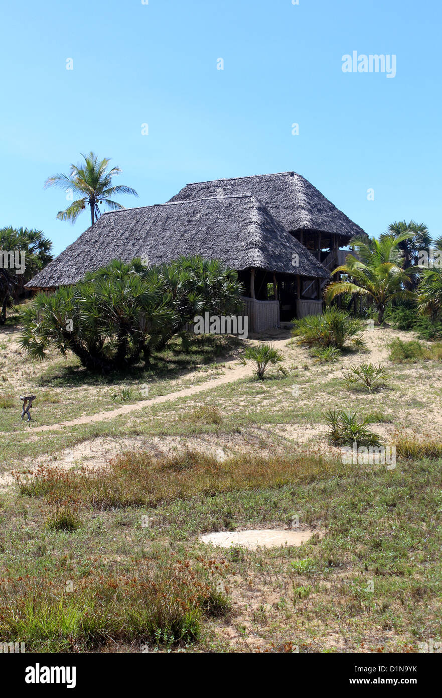 Kipungani Explorer beach Resort, palm reetgedeckten Banda Gasthäuser &amp; Pensionen, Insel Lamu, Kenia, Ostafrika Stockfoto