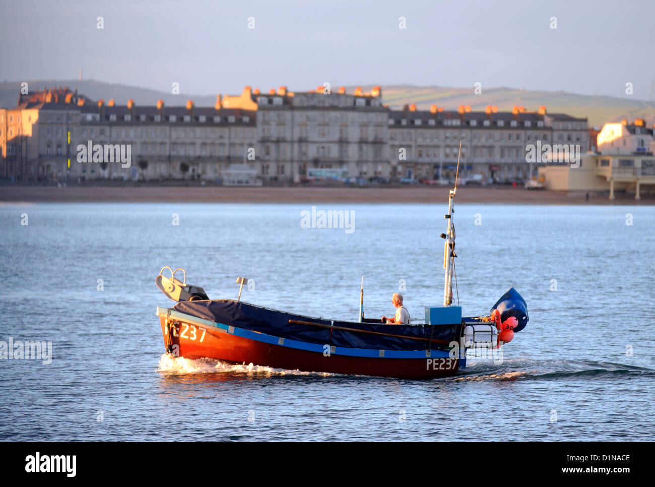 "Fischerboot" Rückkehr zum Hafen von Weymouth, England, UK Stockfoto