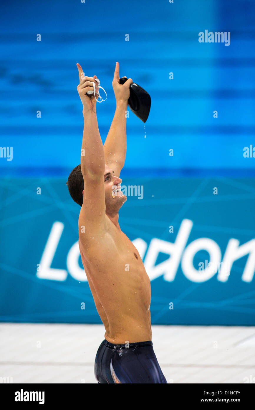 Tyler Clary (USA) nach dem Gewinn der Goldmedaille bei den Herren 200m Rücken Finale bei den Olympischen Sommerspielen 2012 in London Stockfoto