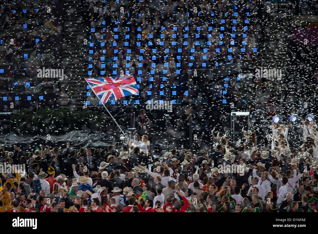Britische Leitung von Fahnenträger Chris Hoy bei der Eröffnungsfeier, die Olympischen Spiele in London 2012 Stockfoto