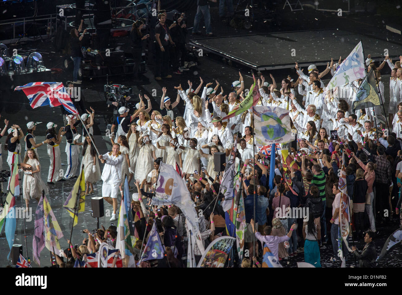 Britische Leitung von Fahnenträger Chris Hoy bei der Eröffnungsfeier, die Olympischen Spiele in London 2012 Stockfoto