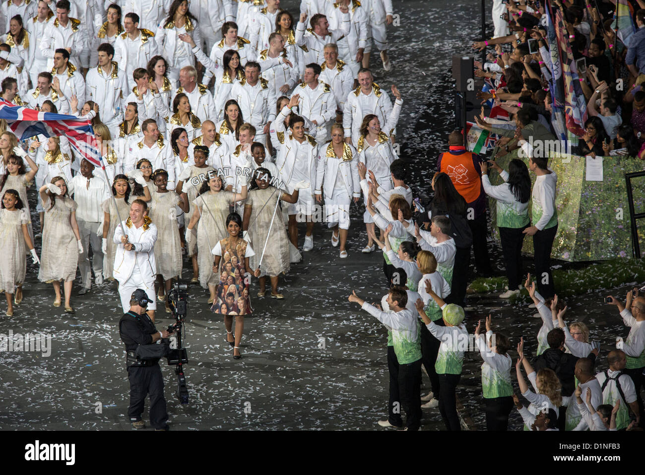 Britische Leitung von Fahnenträger Chris Hoy bei der Eröffnungsfeier, die Olympischen Spiele in London 2012 Stockfoto