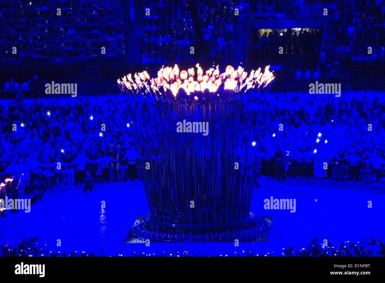 Bei der Eröffnungsfeier, die Olympischen Spiele in London 2012 Olympische Flamme Stockfoto