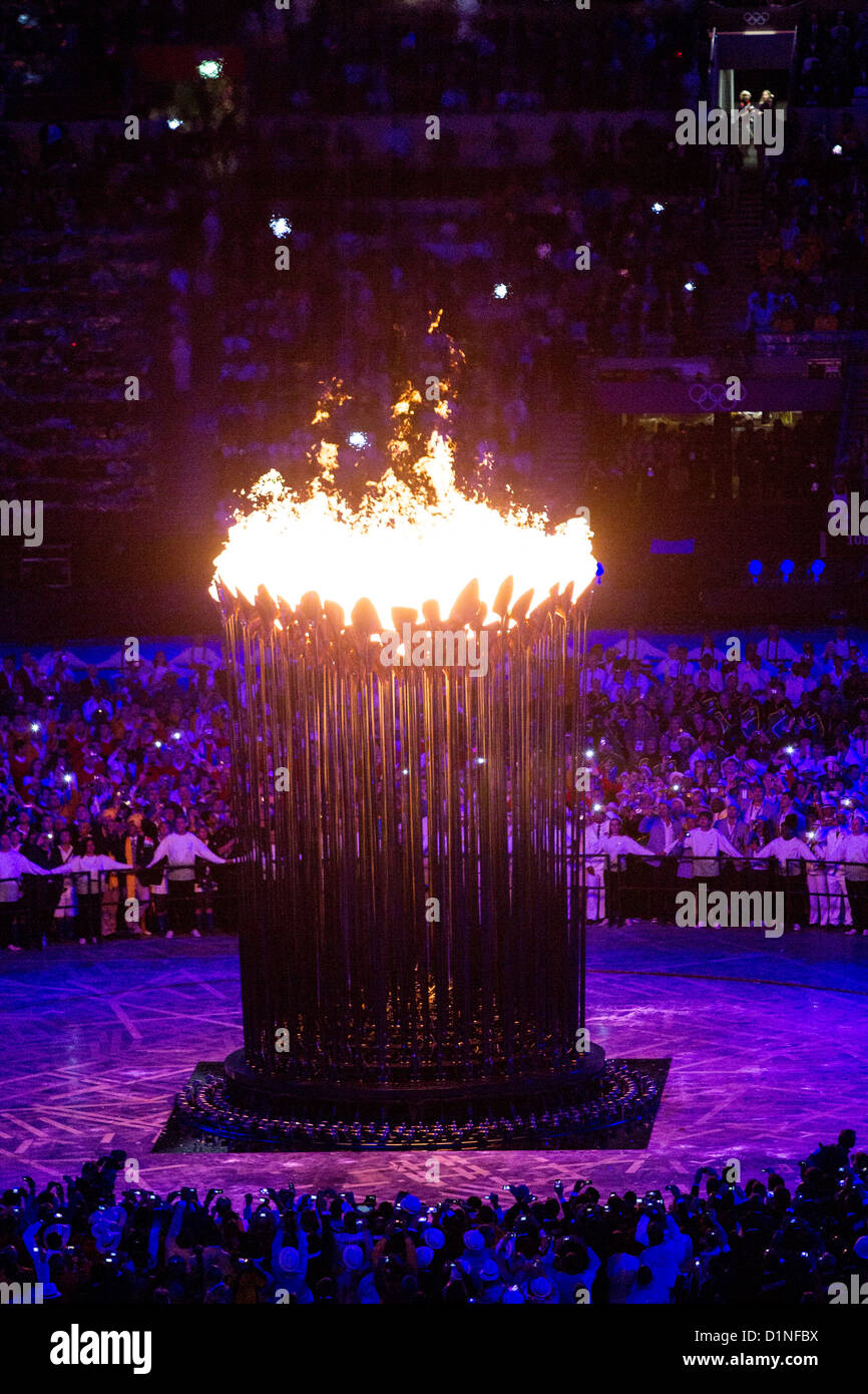 Bei der Eröffnungsfeier, die Olympischen Spiele in London 2012 Olympische Flamme Stockfoto