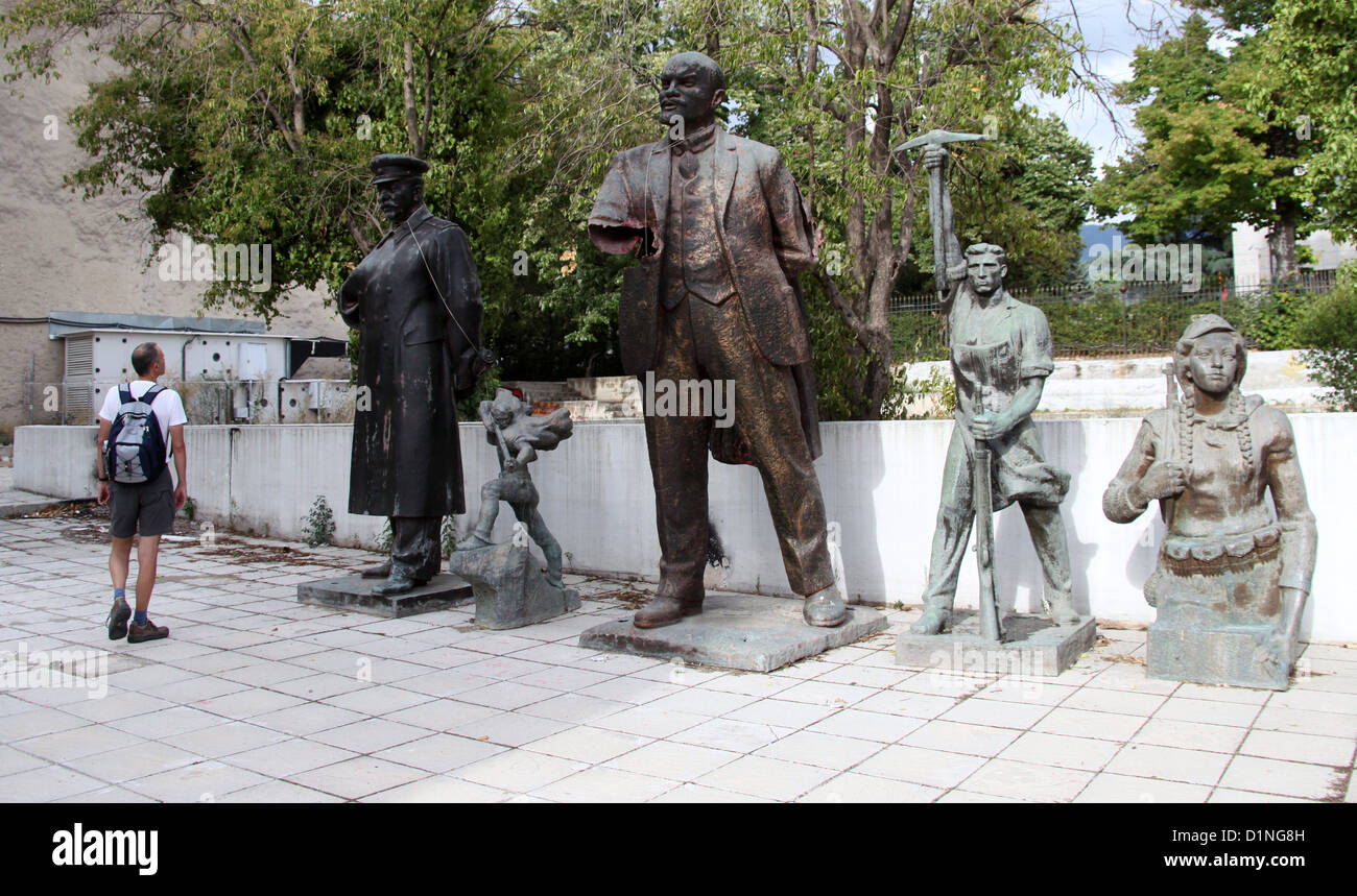 Alten sozialistischen Realismus Statuen in Tirana aus der kommunistischen Ära Stockfoto