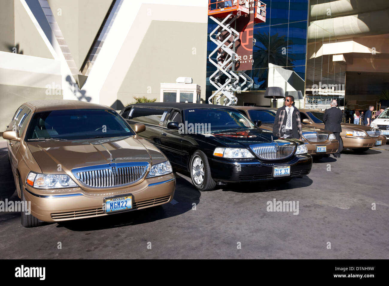 Reihe von Limousinen vor dem Mgm grand Casinohotel in Las Vegas Nevada, USA Stockfoto