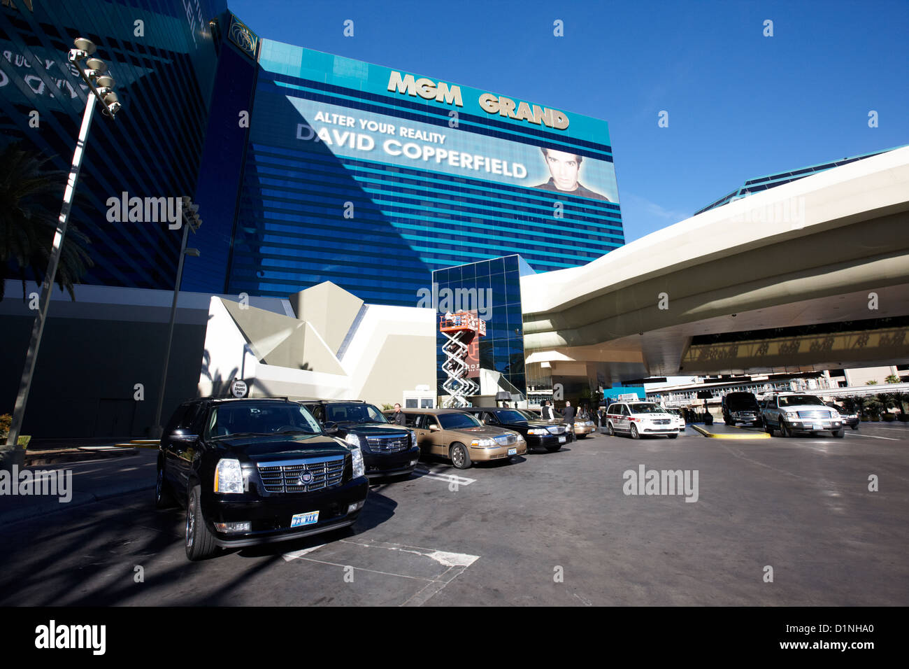 Reihe von Escalades und Limousinen vor dem Mgm grand Casinohotel in Las Vegas Nevada, USA Stockfoto