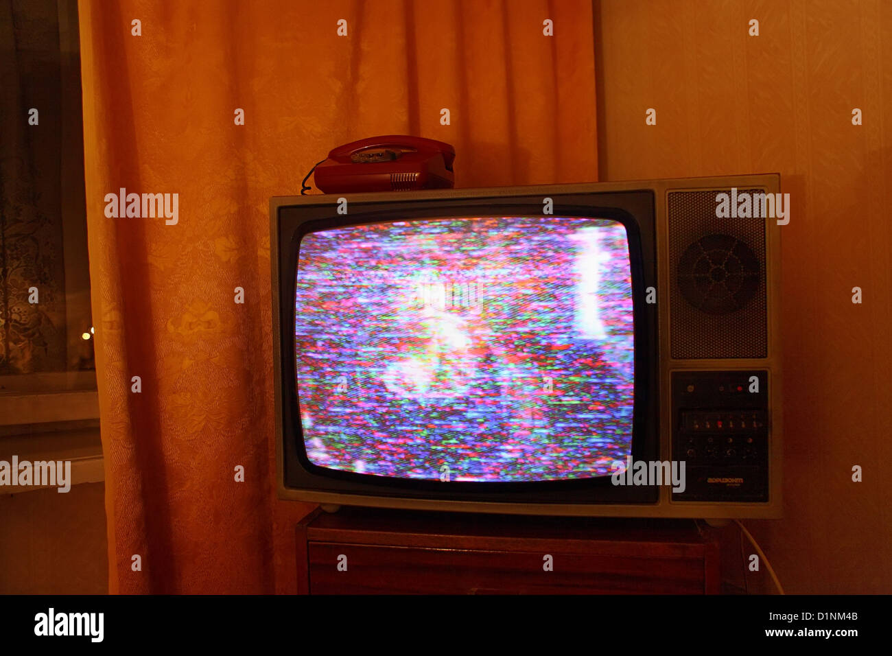 Flickering tv -Fotos und -Bildmaterial in hoher Auflösung – Alamy
