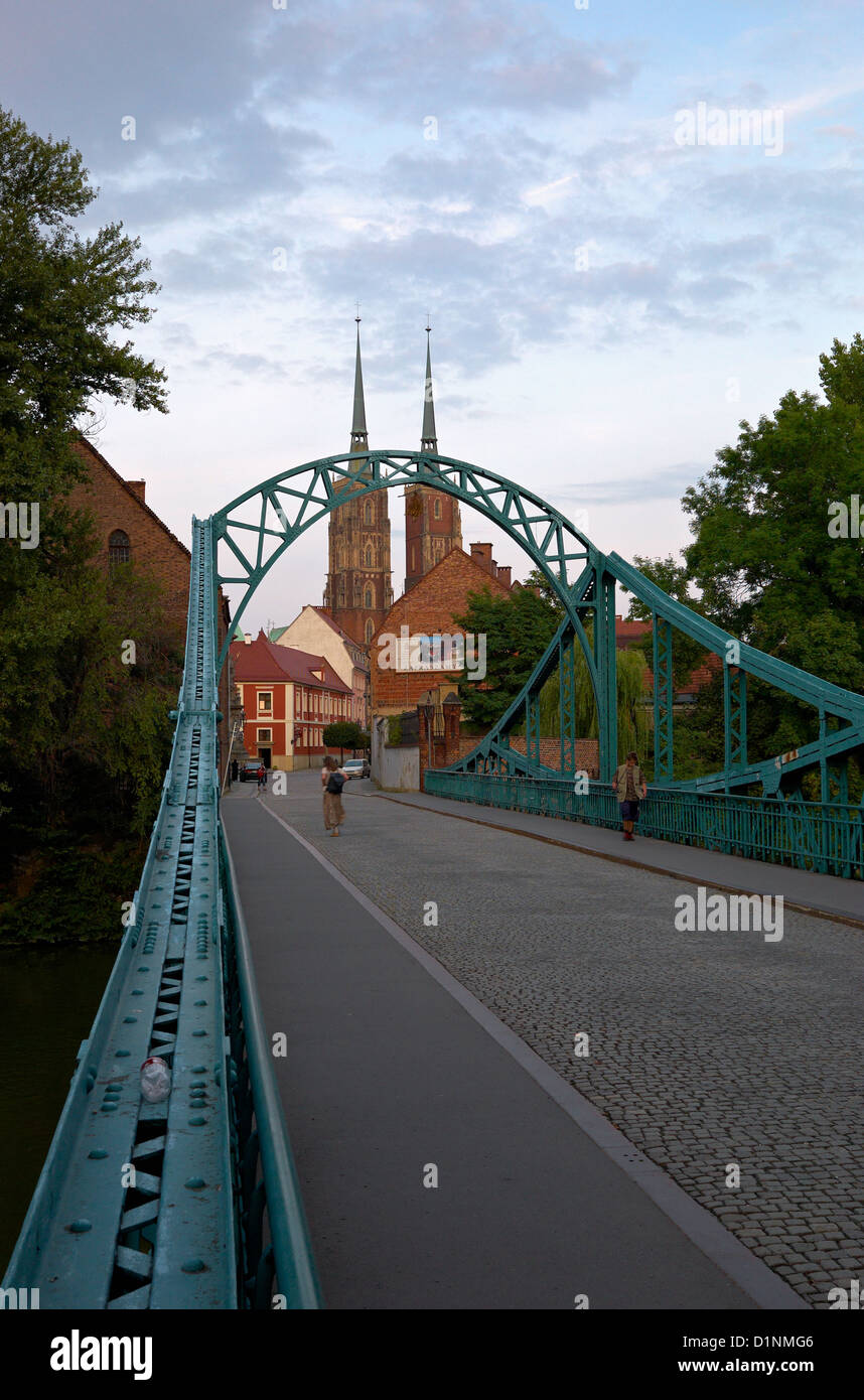 Wroclaw, Polen, der Tumskibruecke mit Blick auf die St. John Cathedral auf Dominsel Stockfoto