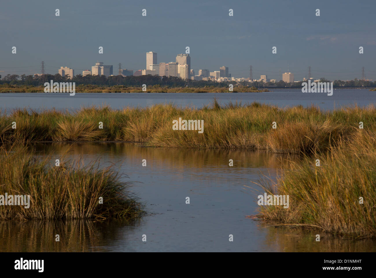 New Orleans, Louisiana - Downtown New Orleans, von Wasser umgeben. Stockfoto